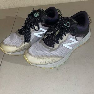 New Balance Fresh Foam Arishi Trail Running Shoes Gray WRARISS1 Women's Size 8.5